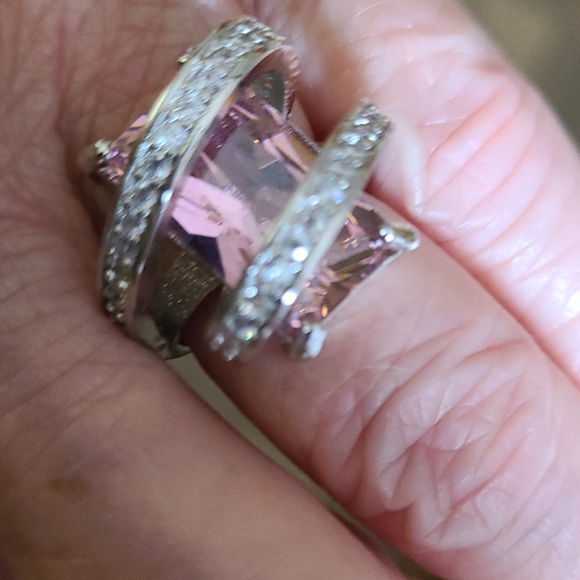 Ring - Picture 3 of 4